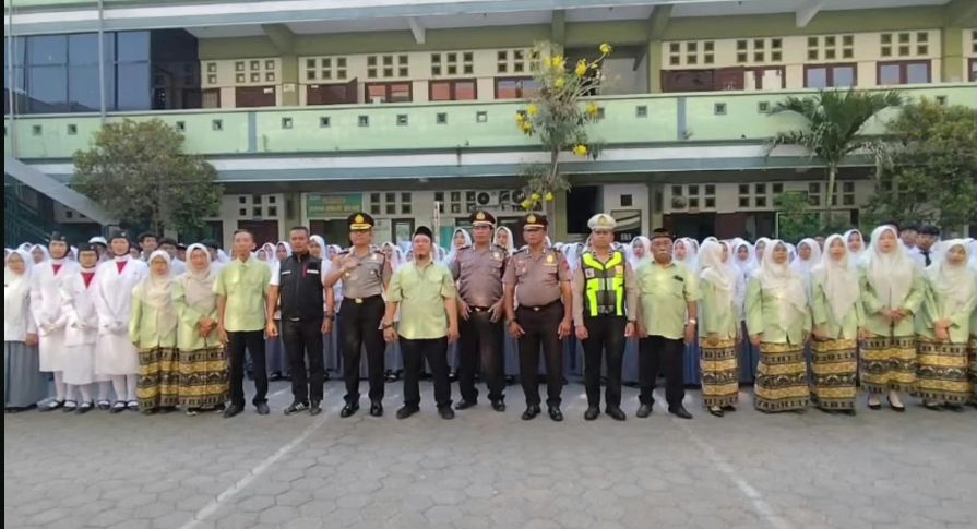 Police Go To School tahun 2026👮‍♂️